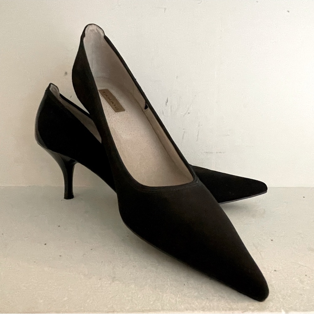 Tahari Classic Black Fabric Pointed Toe Pump
